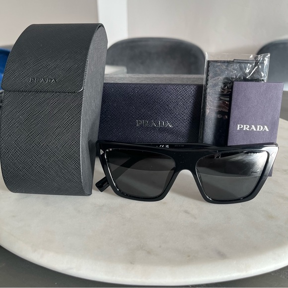 PRADA sunglasses 😎 - Picture 3 of 11